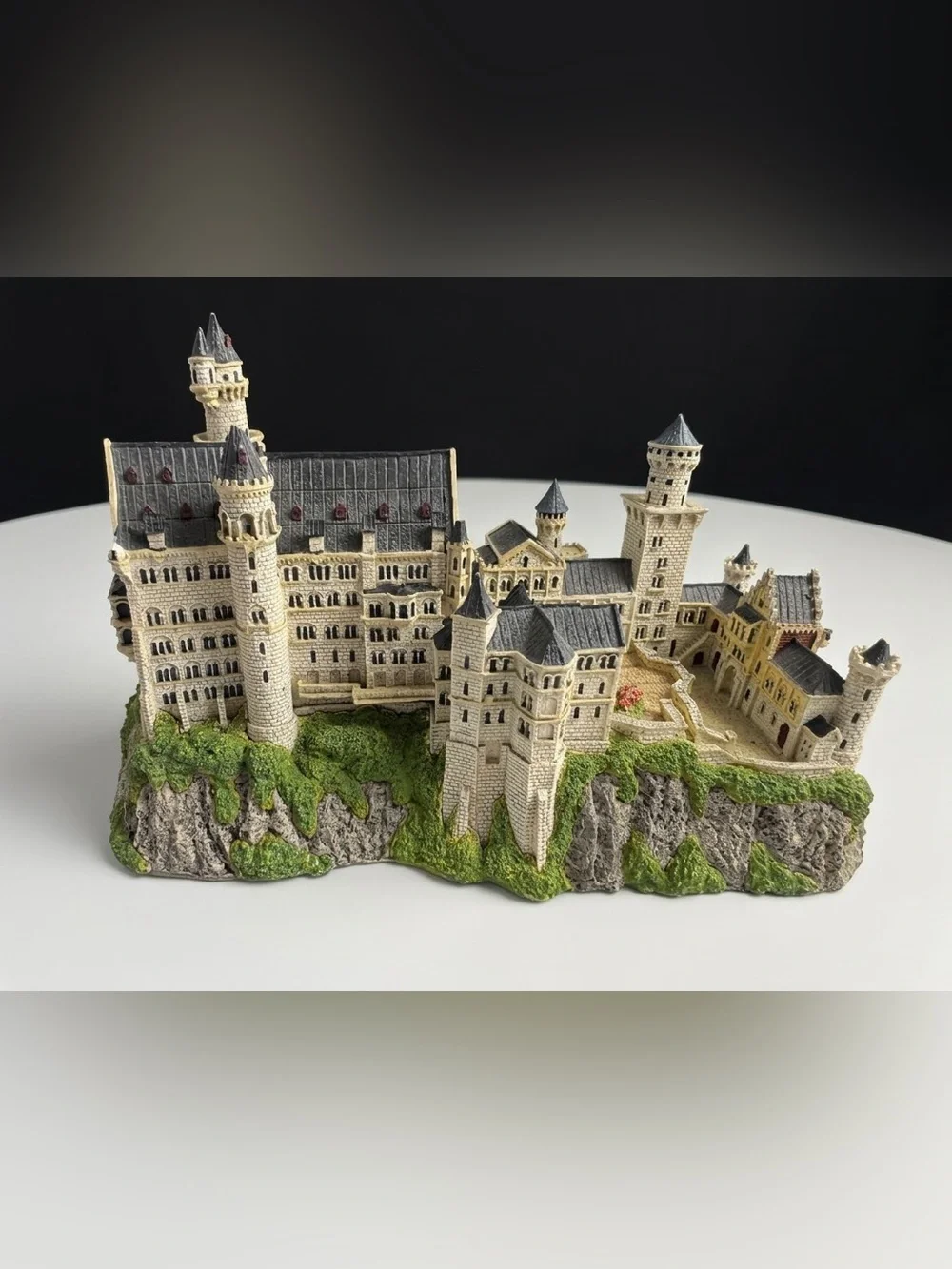 Danbury Mint Enchanted Castles of Europe Neuschwanstein Resin Sculpture 1993